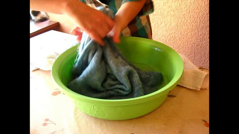 Suavidad y Elegancia: Seda y Cachemira en la Ropa de Bebés